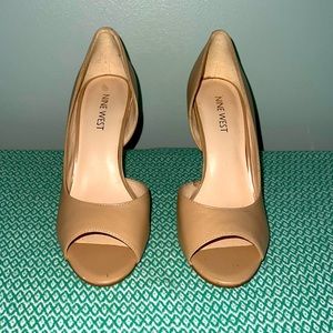 Excellent used barely worn Nine West 4in heels 100% leather.